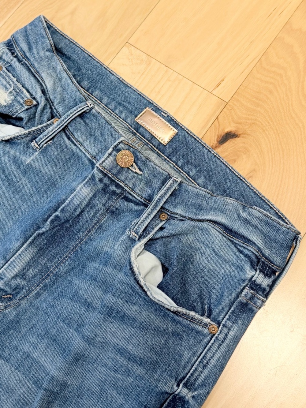 MOTHER Women’s Vamp Fray Denim Jeans in Natural Born Trouble - Picture 3 of 10